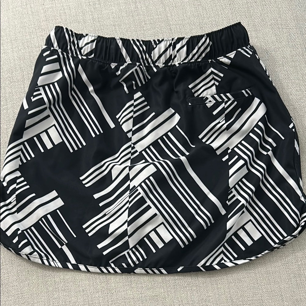 Black and White Geometric Women's Skorts - Picture 4 of 6